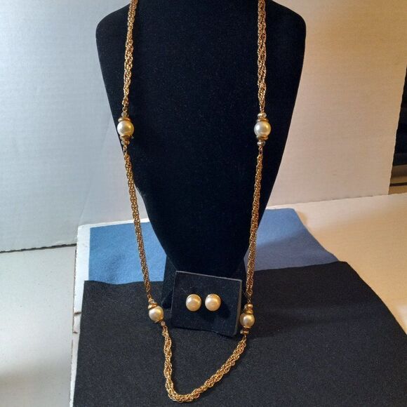 Vintage Necklace and Avon Earrings Grandmacore Cottagecore Granny Chic - Picture 1 of 9